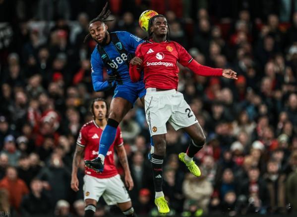 曼联主场4-4被伯恩茅斯逼平，只能说曼联防守太差了，赢球就能冲到英超第5