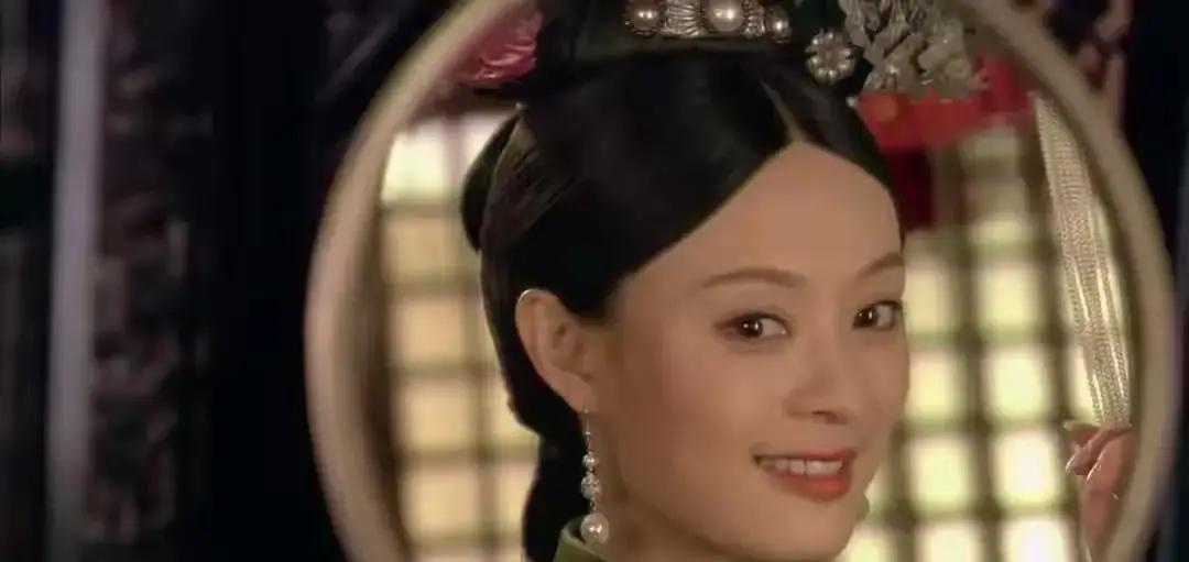 甄嬛赢到最后的代价，是弄丢了自己的“肉身”。她午夜梦回，怀念的竟是那段手会