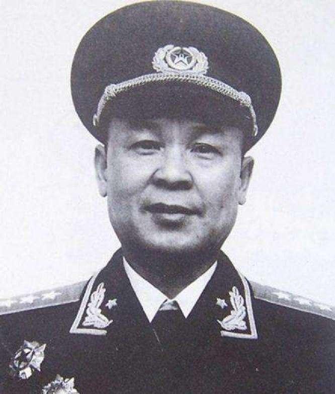 1943年，陈毅离开新四军，前往延安，当行至九旅驻地的时候，旅长韦国清让人拿出一