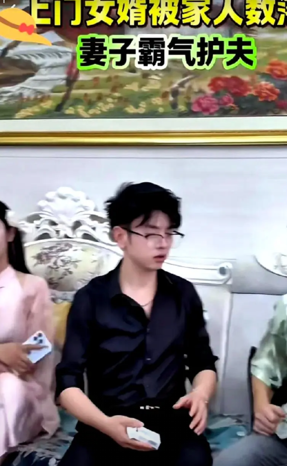 上门女婿给小舅子递烟，小舅子捏着烟盒撇嘴：