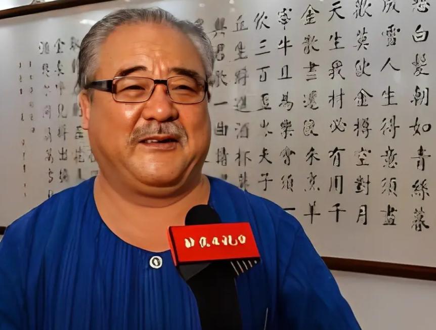 80年代，演员李嘉存花了38万，在北京买了一套别墅，又花了2000块月薪，请来保