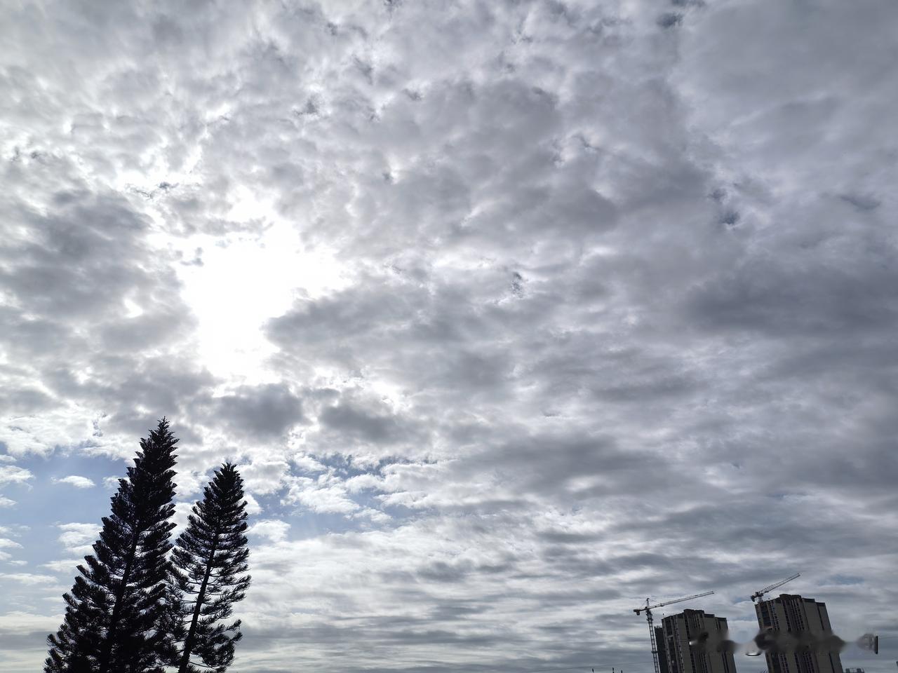 广东中南部有暴雨到大暴雨！18日～19日，粤西市县、珠江三角洲的中西部市县有