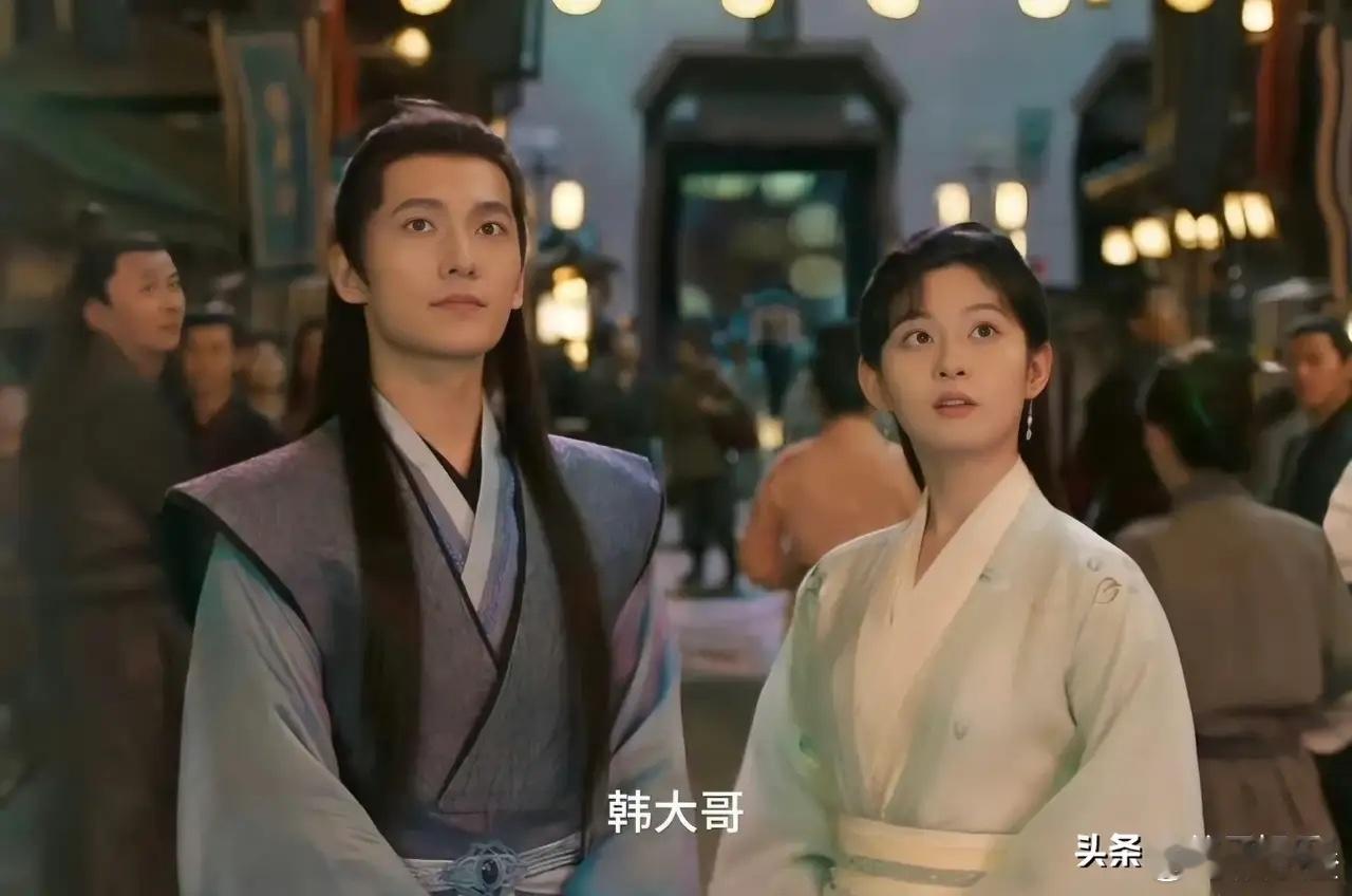 杨洋和赵晴之间，说不定会碰撞出特别的友谊火花呢！赵晴的长相融合了乔欣的灵动和王楚