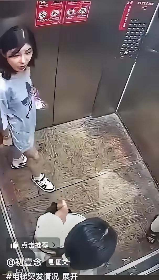 男孩母亲不仅现实中打架打输了，自己经营的媒体账号也被迫私密了，网友评论区调侃：你