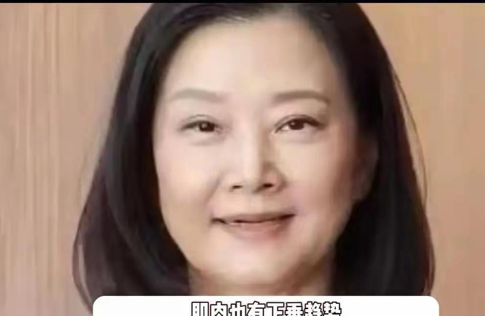 谁能想到，记忆里永远站在舞台中央、明艳大方的宋祖英，转眼已经步入花甲之年！