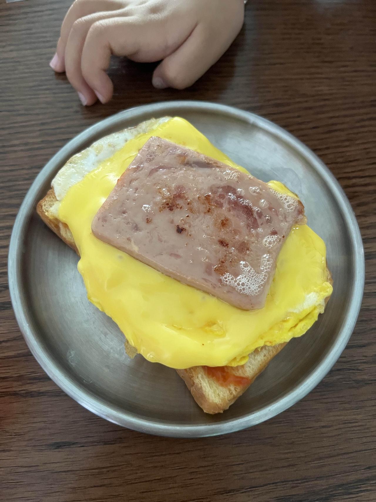 你有错过一个人的经历吗怎么讲呢，谁年轻时候还没个白月光呀，嘻嘻嘻😬