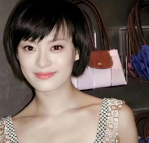 孙俪早期真的很水灵，一直都以为是邓超高攀了孙俪，没想到邓超也是真帅​​​