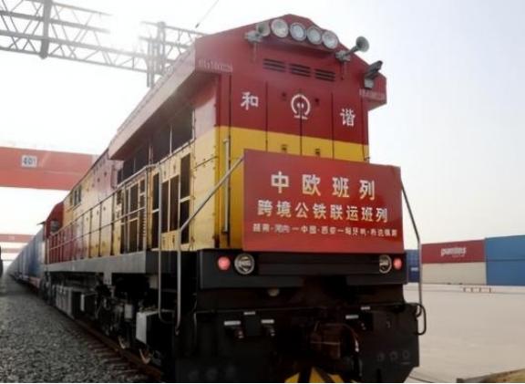“中国人真是搞笑，搞什么中欧班列，现在成为笑柄了吧！”在2011年，美国媒体曾对