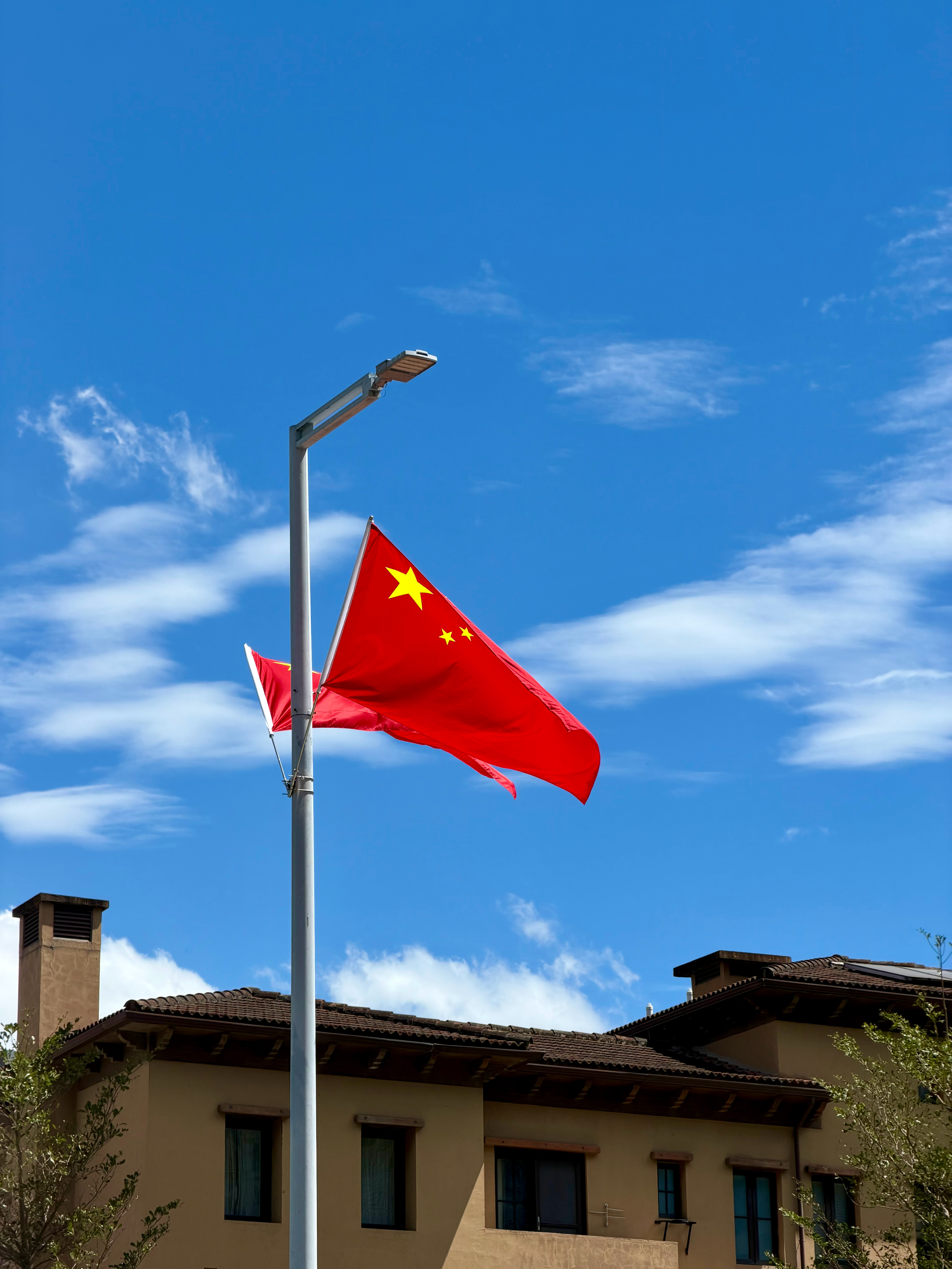 每年深圳这无敌国庆氛围又来了能不能国庆结束也别撤啊，就这么挂着多好看[