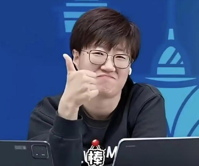 别吹松岛辉空了，他是个被焊死短板的高仿货。反手拧拉100+公里/小时，相持得