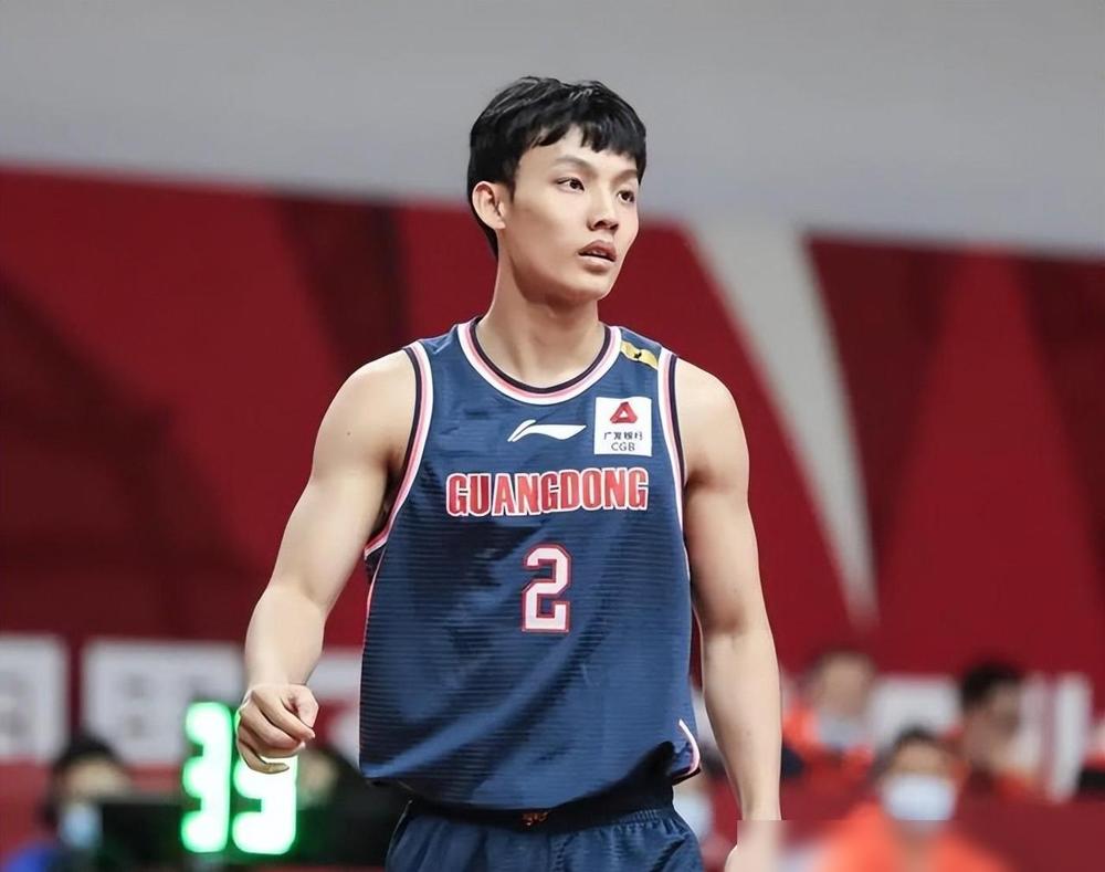 徐杰第四节封神！广东男篮对阵山东男篮时曾领先对手16分，当球迷认为广东男篮胜券在