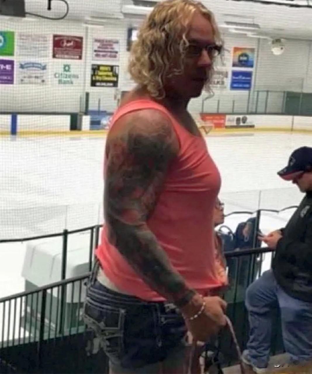 美国罗得岛州枪击案枪手属于LGBTQ+群体据《纽约邮报》报道，这名56岁男