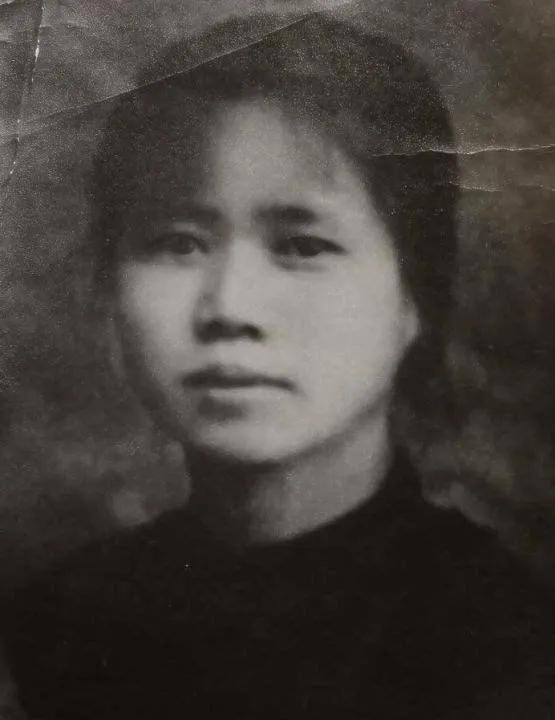 1923年，江冬秀发现丈夫胡适，和自己结婚时的伴娘好上了。没想到就在伴娘准备嫁人