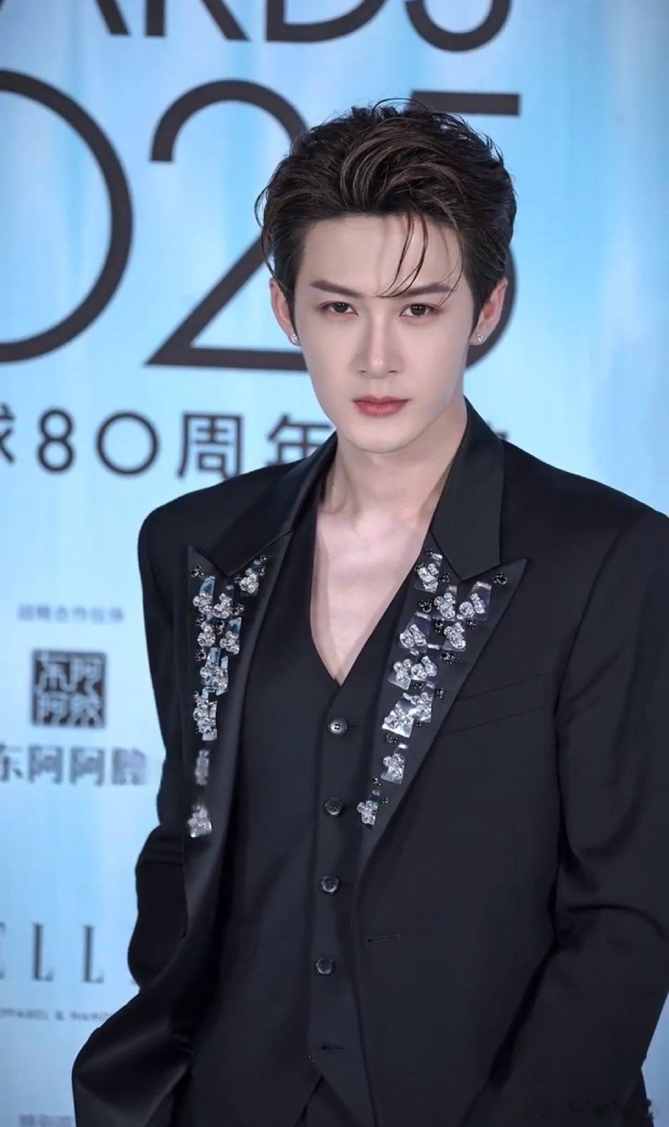 看檀健次请保持苹果肌扁平看檀健次想保持苹果肌扁平？根本不可能！他生图超顶，皮肤