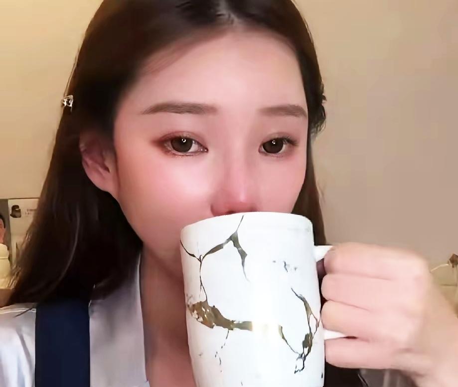 马筱梅真的是三观超正、极度清醒的女孩子。她从小在湾湾长大，却格外认可内地教育，