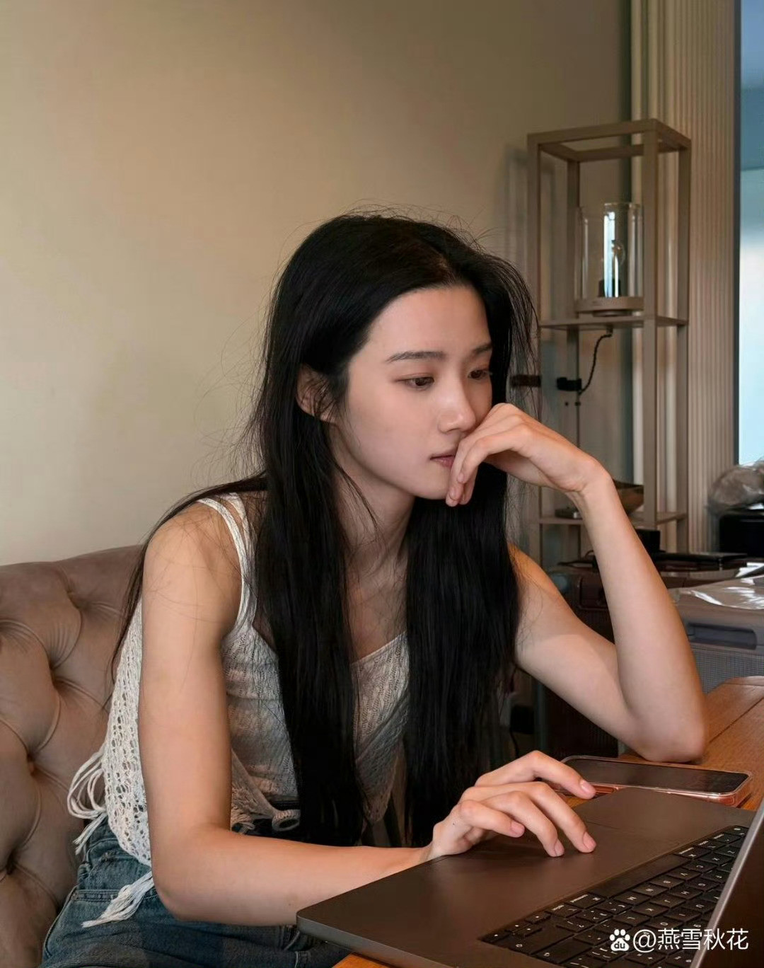 素颜状态下的卢昱晓，竟有刘亦菲的神韵，太神奇了！