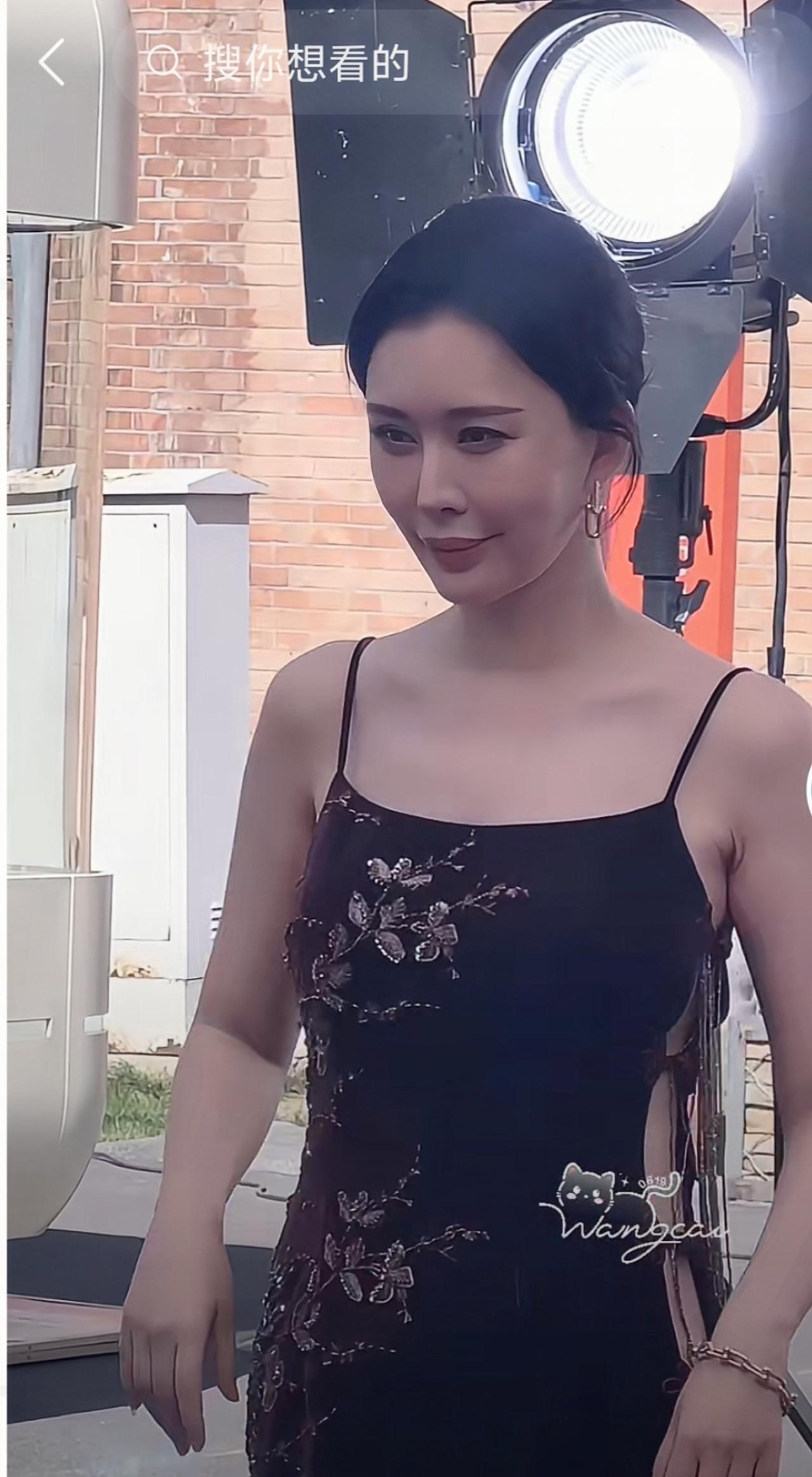 王石夫人田朴珺的带货，差点翻了船。田朴珺直播带货，销量一度跌到0.5%，三天狂