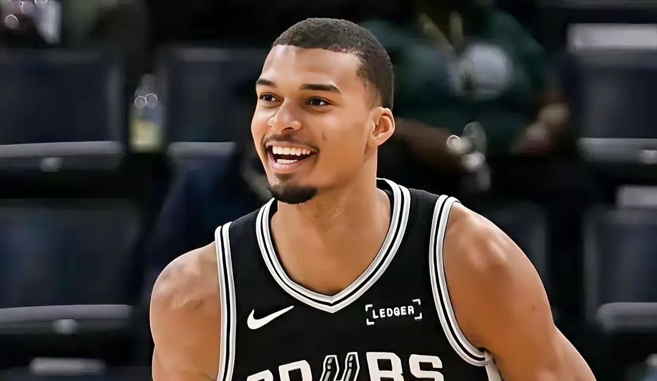 不服不行啊！！！74场比赛打完！！文班亚马领衔的马刺以56胜18负高居西部第二