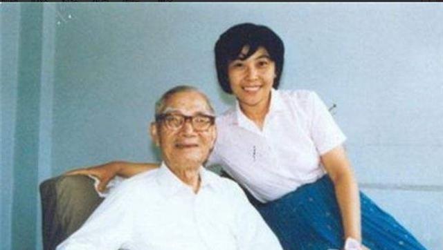 1967年，妻子刚去世，快80岁的茅以升就和6个孩子商议，想要续娶。当他说出女人