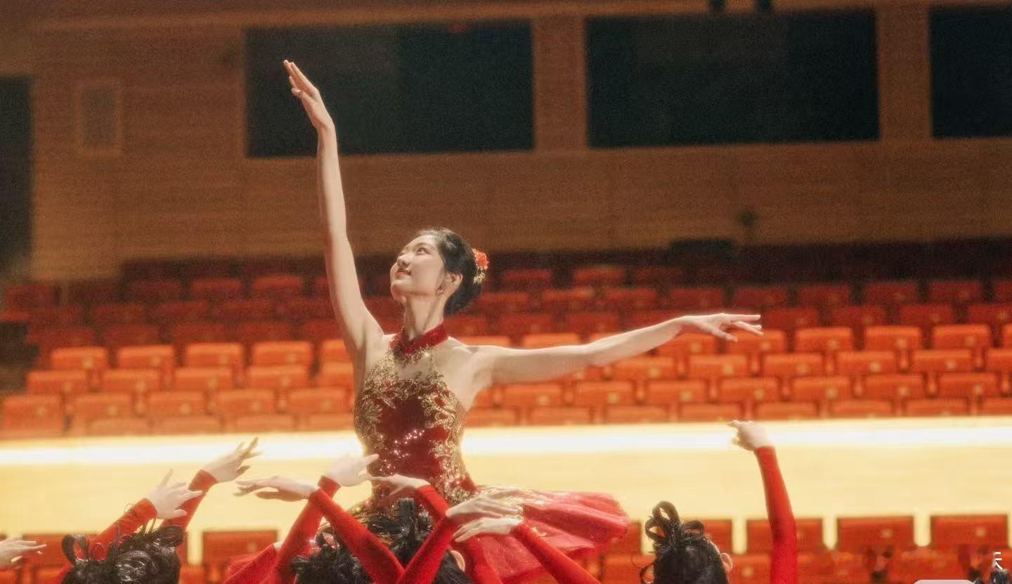 孙千春晚上的太值得了，很出圈，身材太棒了，瘦的很健康，期待她的新剧，央视播应该不