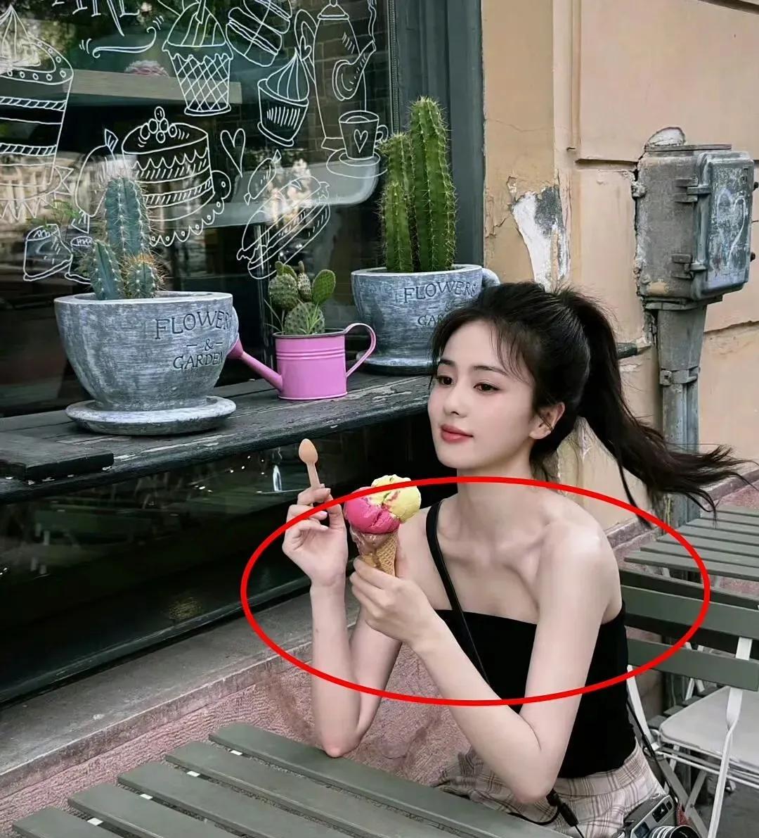 女演员都疯了，瘦成这个样子