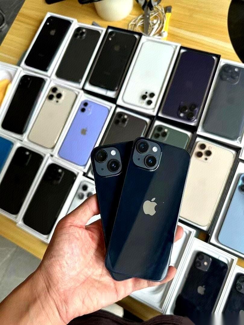 关于未来的iPhone18，最近有个预测，听得我后背发凉。说是为了控制成本，