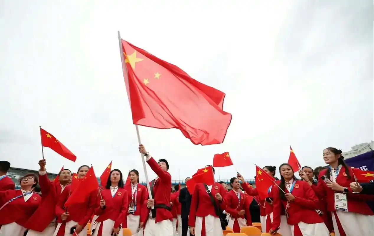 为什么美国打伊拉克不用找证据、俄罗斯进格鲁吉亚不用问联合国，而中国在自家南海种个