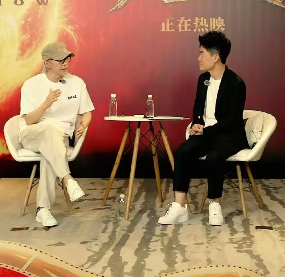 周星驰给足了董宇辉面子，在昨晚的采访中，能明显感觉到周对董的欣赏，两人的