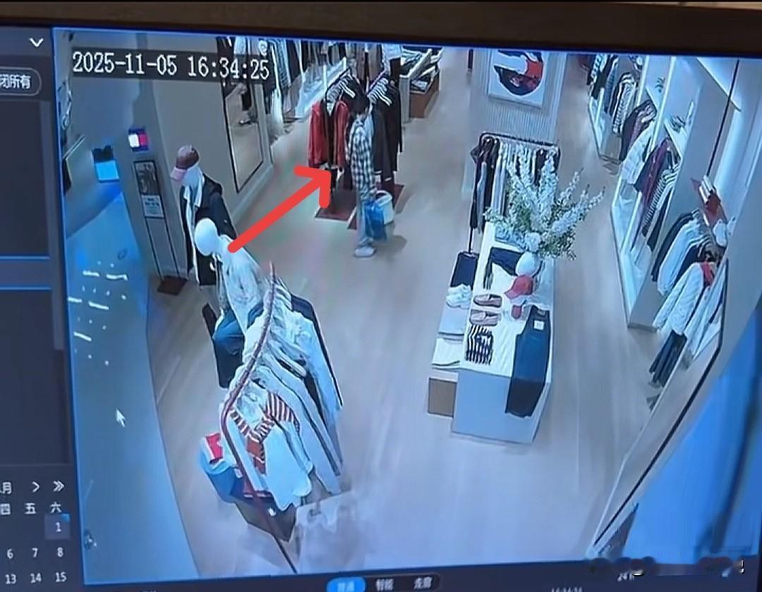 她不知道有监控吗？就在前两天女子在重庆某高档商场内干了一件大胆的事情！她