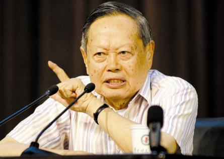 杨振宁教授举起科学大旗直指《易经》，痛斥这部古籍毫无逻辑可言，甚至用