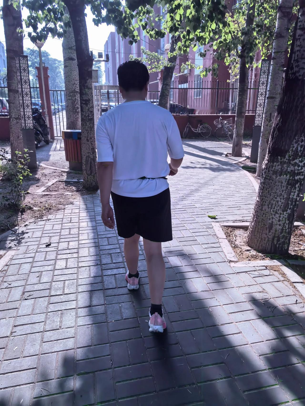 晒一下老公跑步装备，奇葩跑鞋买了一双又一双最近竟然买了一双粉色跑鞋5