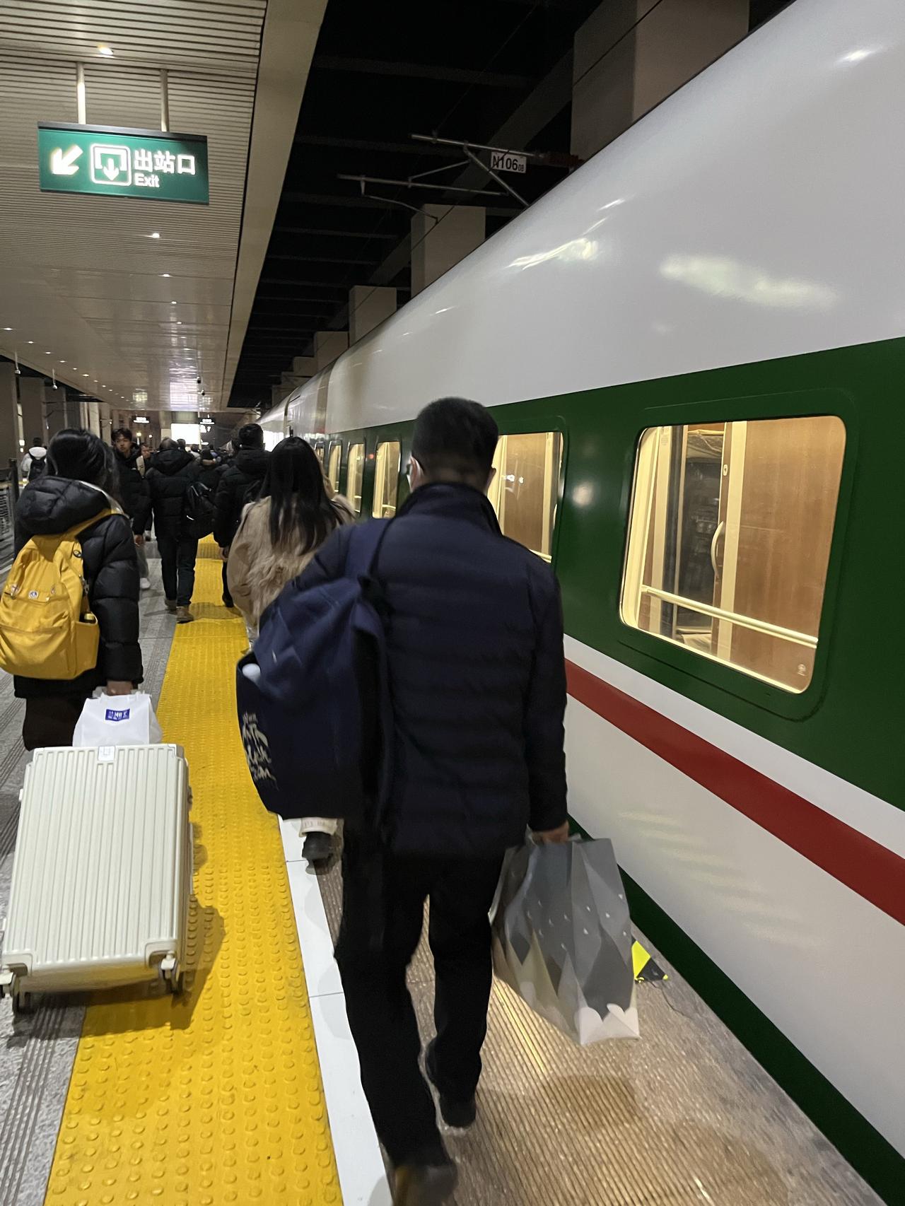 今天这趟赶车路，简直是一波三折，主打一个手忙脚乱！买了19:19从西安去