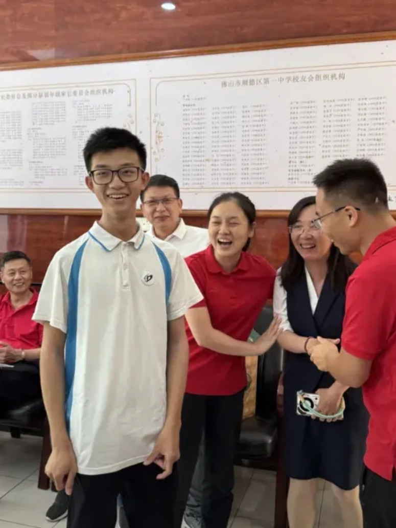 广东省第一个排名前10的学霸出来了他来自佛山名校顺德一中的麦恺扬同学因为