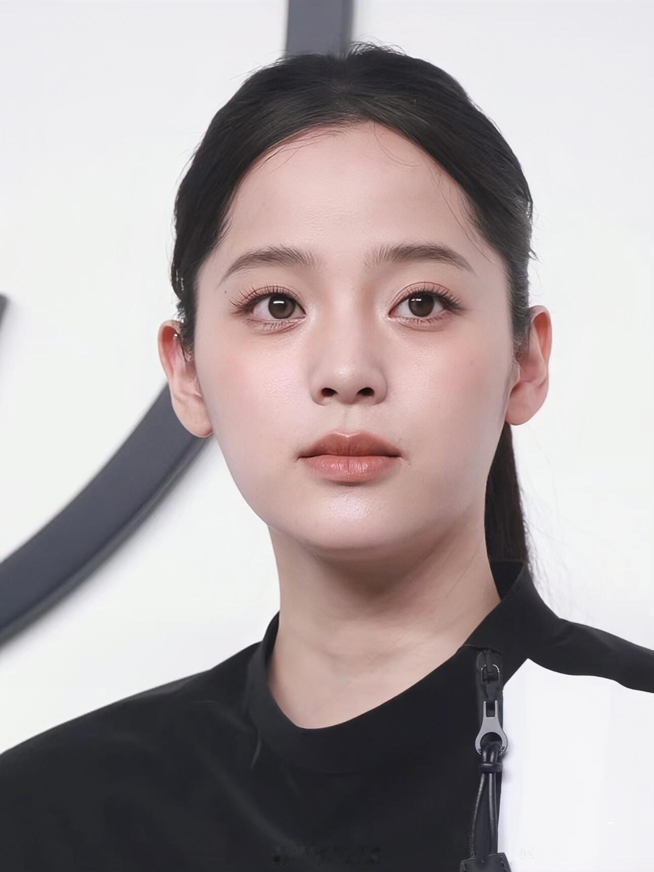 这才是现实里看到的欧阳娜娜