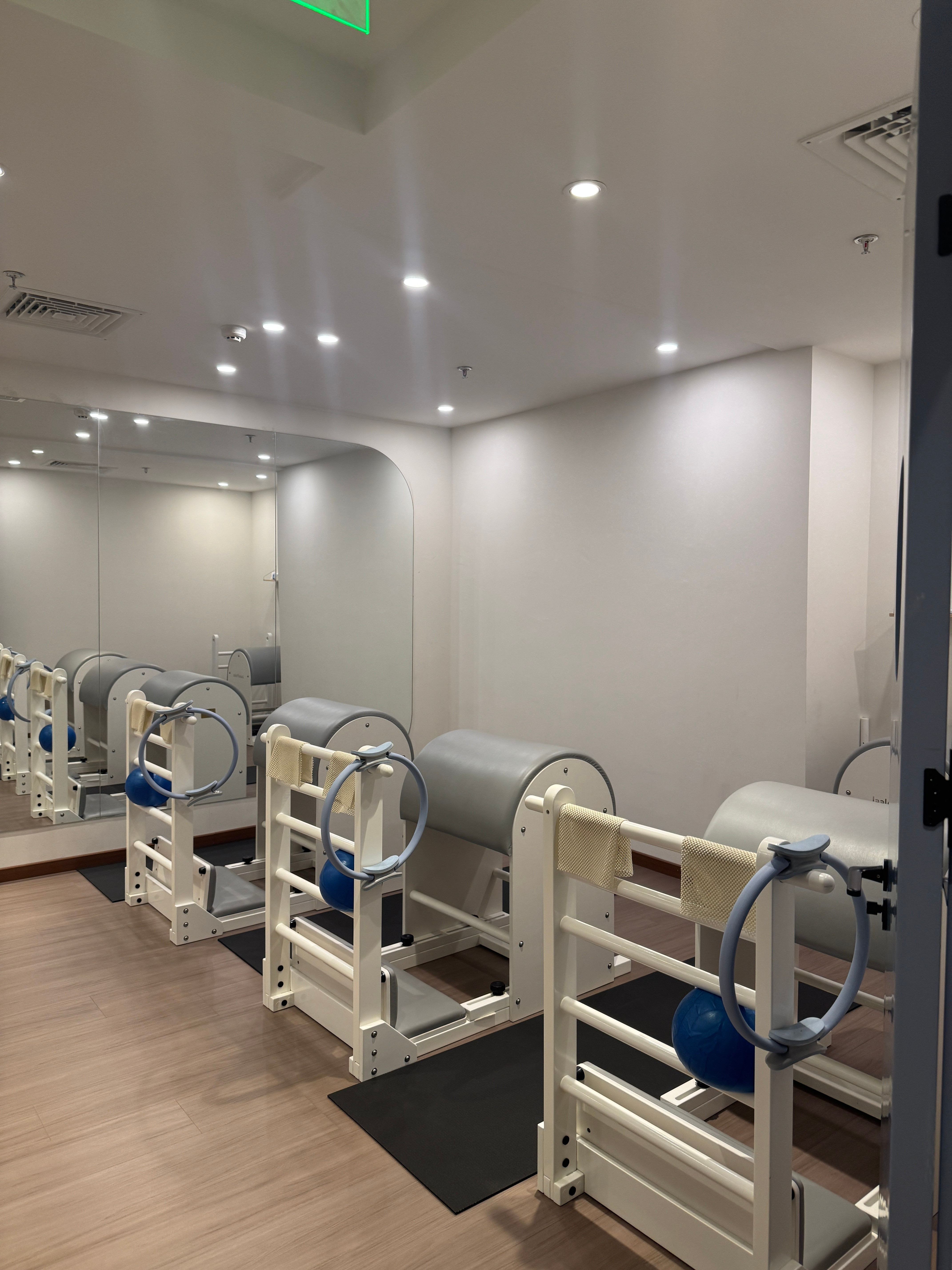 健身小妹上线！下班直接冲健身房整整一个月没上课了，感觉整个人浑身无力，身体沉甸甸