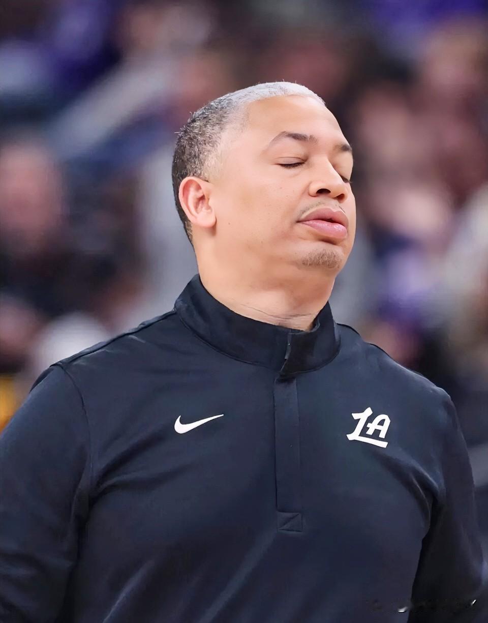 我倒是有个预感，泰伦卢想没想清楚该做什么不好说，但等到祖巴茨复出后，他还是