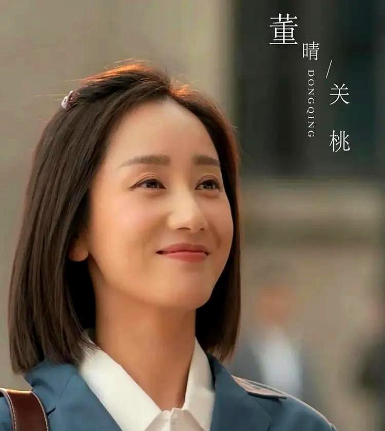 手握一堆国民爆款，出道18年，你可能还是叫不出她的名字。她就是董晴。从《最好