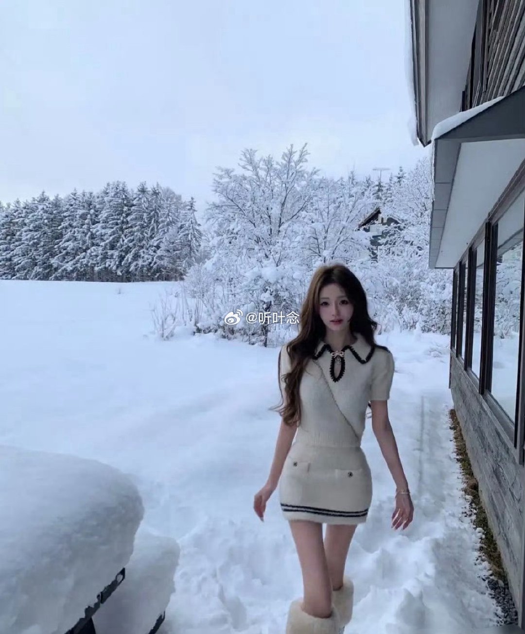 懒懒又去日本陪男友王思聪了，穿成这样真抗冻啊