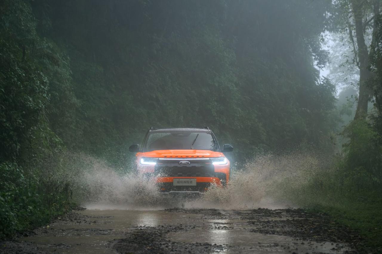 全新福特探险者昆仑穿越版上市，五座空间+硬核越野套件成亮点。11月6日，全新探