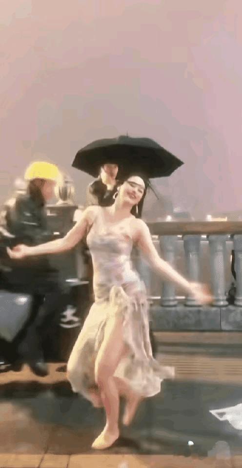 雨中漫舞，自由地释放