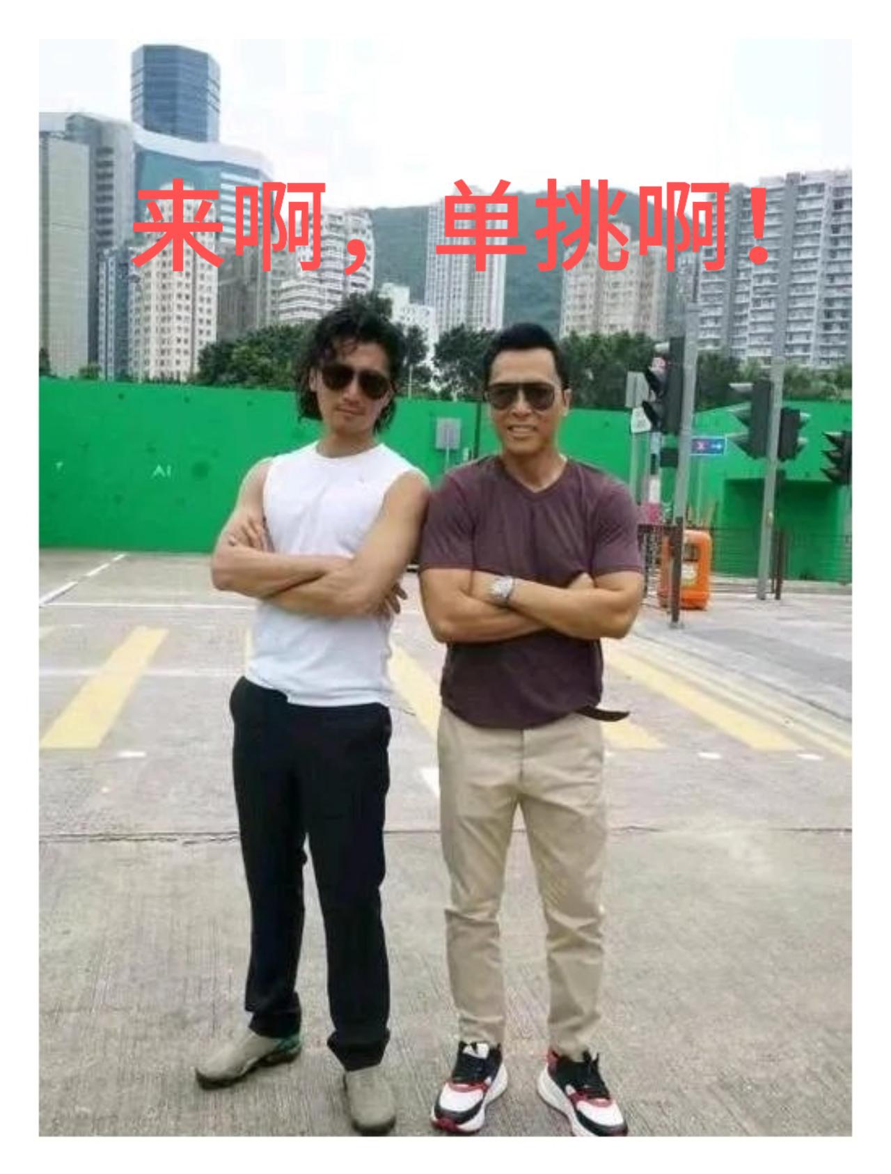 谢霆锋的胳膊看起来比甄子丹的还要粗壮一点，看来平时肯定没少抽空撸铁！