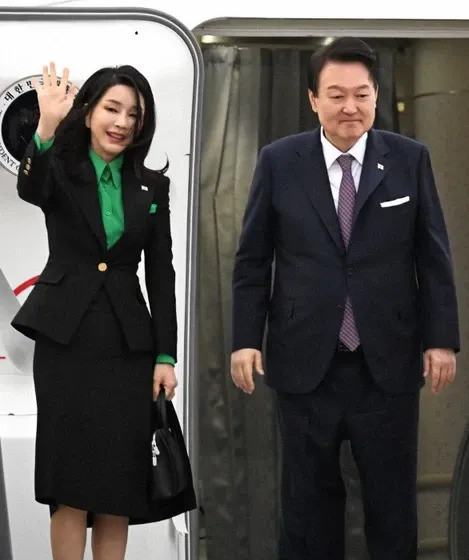 韩国夫人被查了！天啊，简直不敢相信自己的眼睛！韩国政坛又