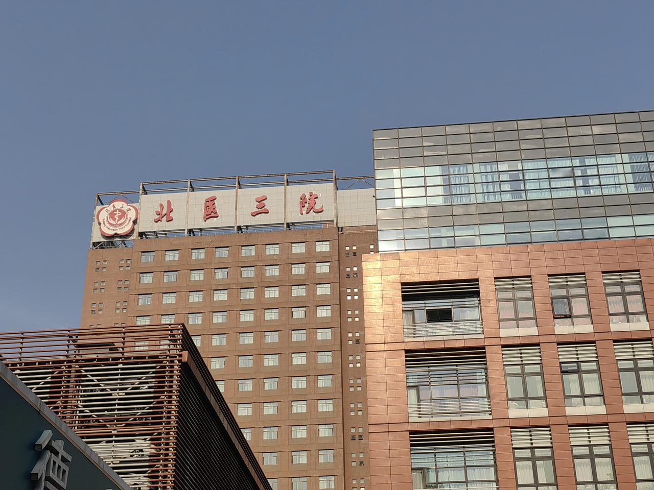 不到广州不知道有钱的人多，不到医院不知道看病的人多。闺女花了100块钱，给我挂