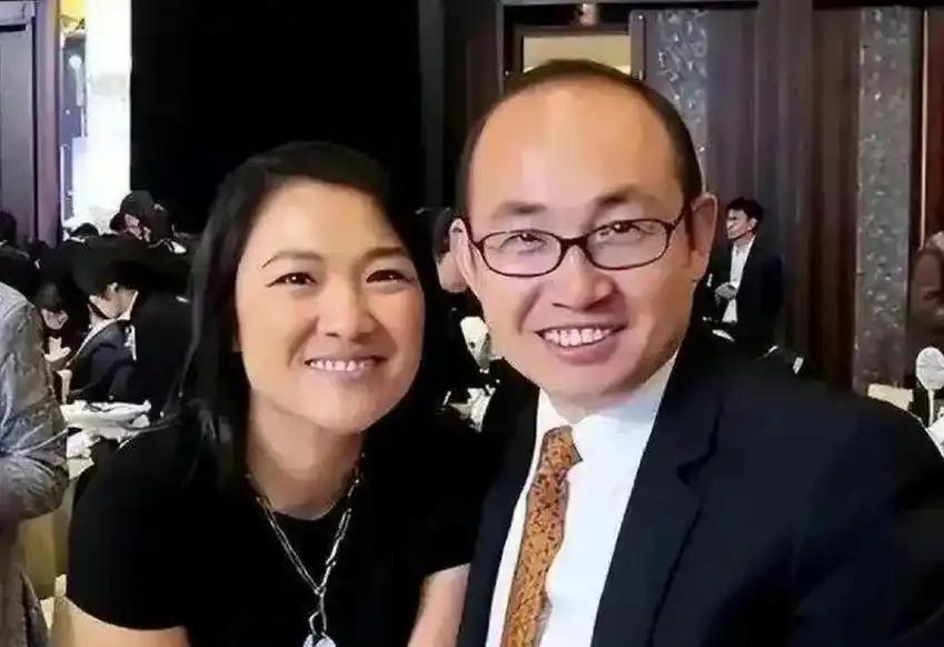 哈佛突然说不收国际学生了，1500名中国留学生直接被请回家。最尴尬的还得数潘石屹