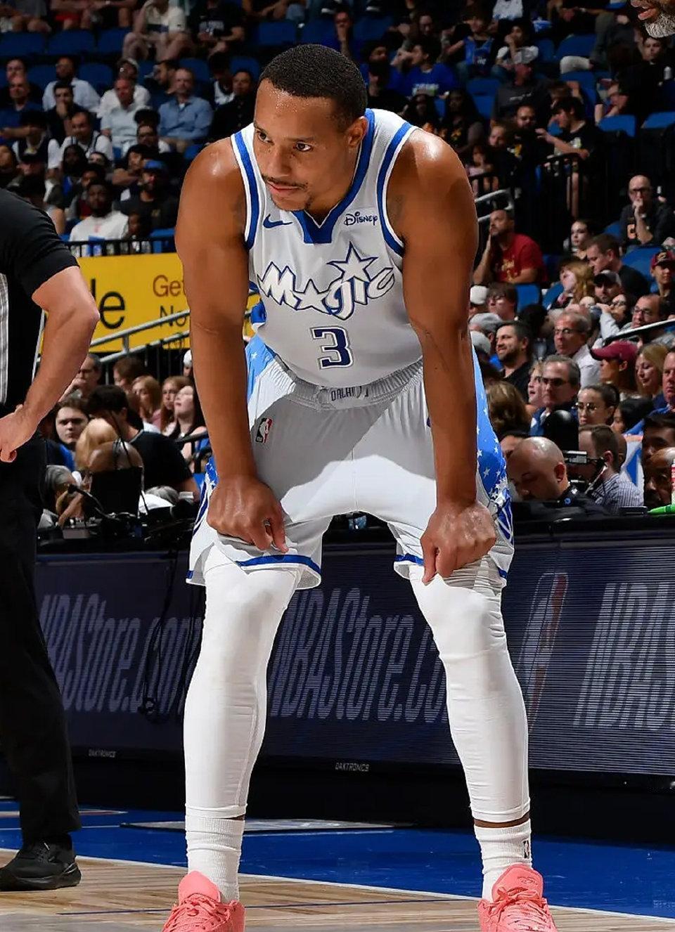 贝恩真是恨死班凯罗了！NBA附加赛继续开打，在今天魔术客场97-109输给76人