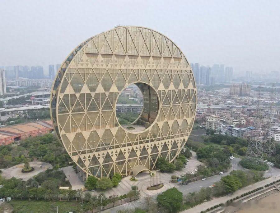 “铜钱大厦”拍卖：十多天了仍无人问津！广州的一个地标建筑——广州圆大厦，10月底