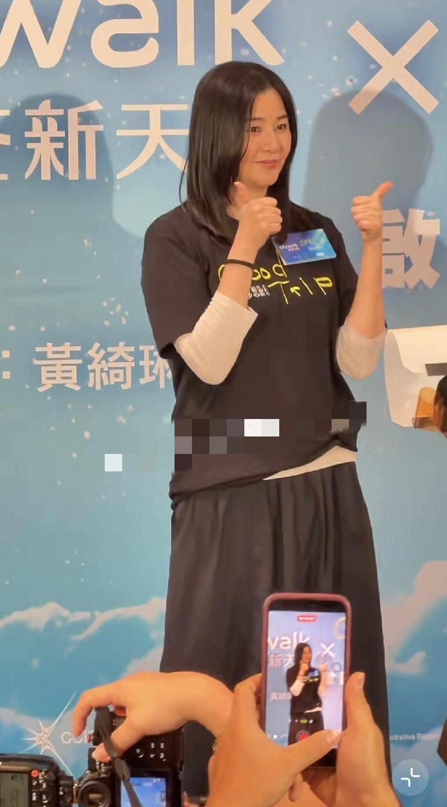 9月20日，蒙嘉慧现身香港荃新天地参加活动，51岁的她一胖毁所有，皮肤好黑，与郑