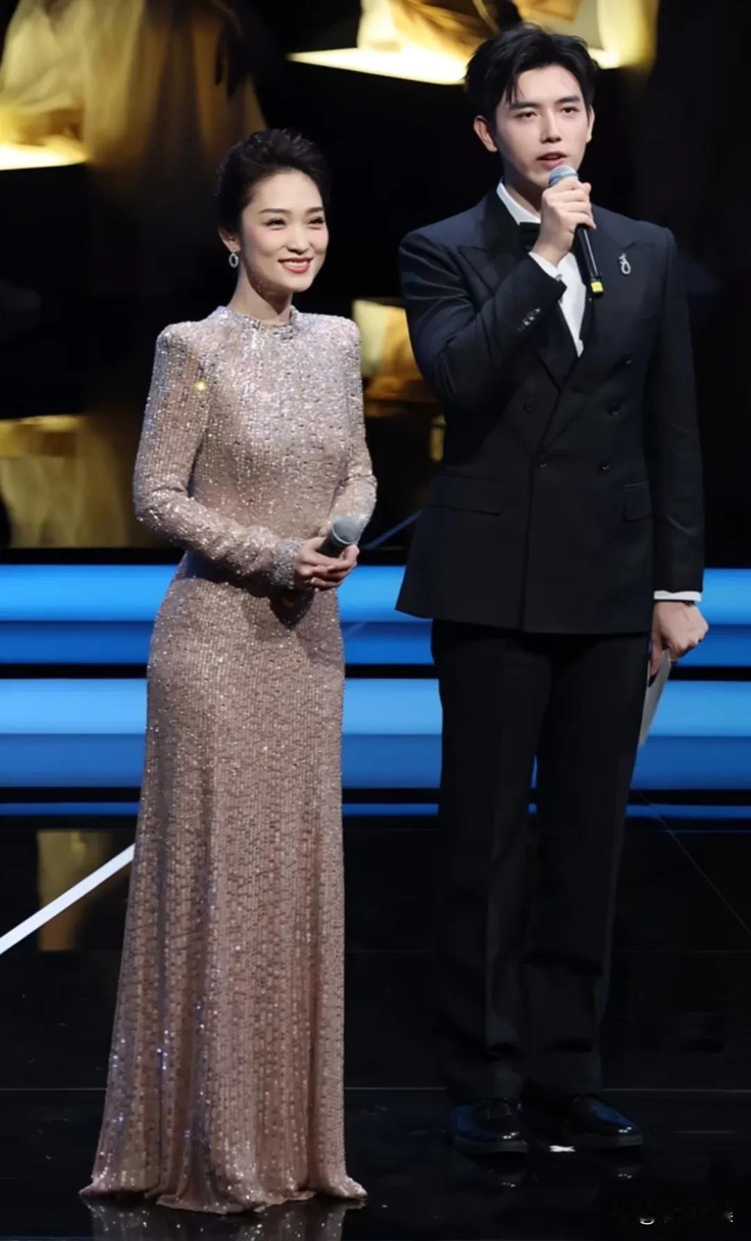 想不到陈凯歌导演娶了陈红，这基因改造还是不达标啊，陈导的基因还是太强了，儿子陈飞