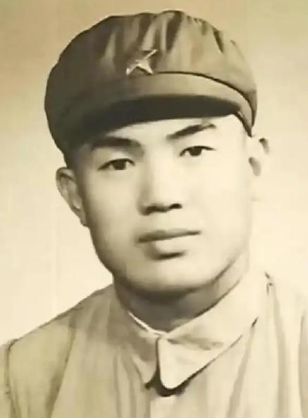 上甘岭英雄团长武效贤，结婚多年后才发现，妻子的舅舅是蒋介石头号权臣。他的妻子叫杜