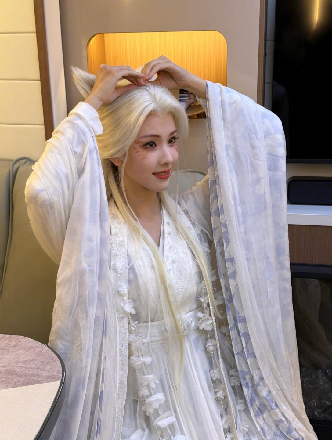 [吃瓜]陈都灵工作室，这是在“抽象”的路上一路狂奔啊